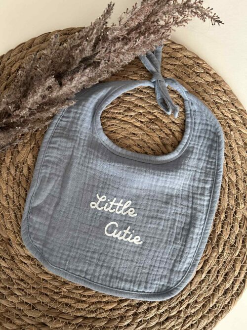 Slabje met de tekst Little Cutie voor een kindje.