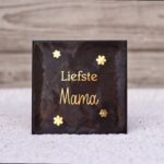 Zwart tegeltje bedrukt voor een mama.