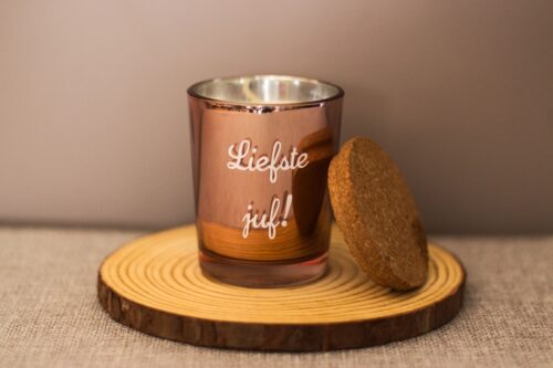 kaars met bamboedeksel.